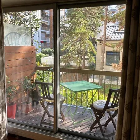 Oasis With Terrace On Garden Apartment